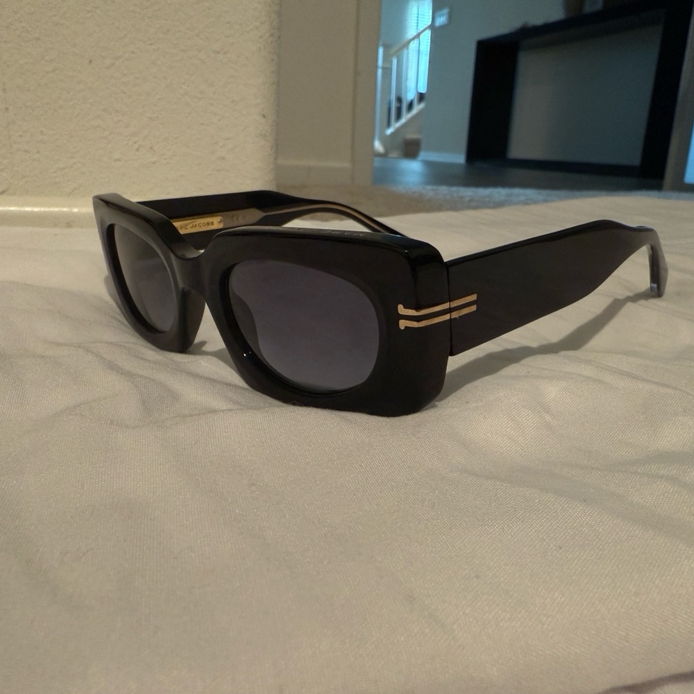 Marc Jacobs Black Sunglasses Temple with Gold Plaque